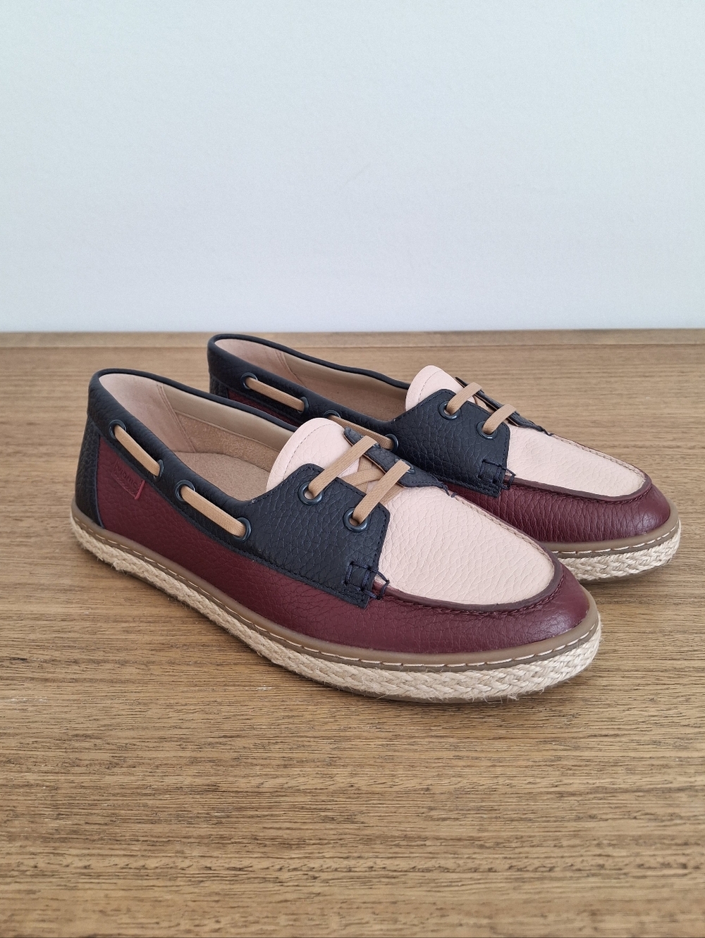 (New) Vionic – Bay Comfort Leather Boat Shoes (Cherry Jubilee) – Women's 6.5